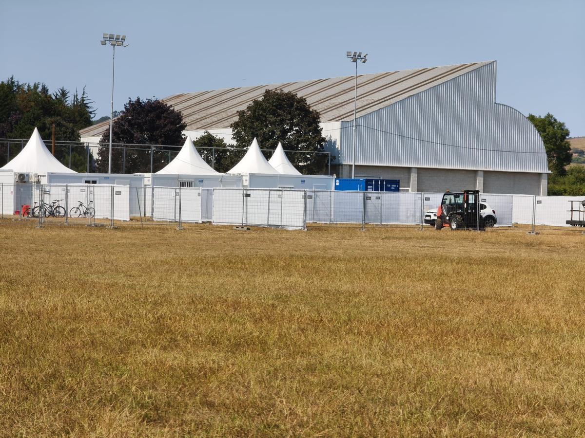 El montaje y los preparativos del Festival Boombastic en Llanera, en imágenes