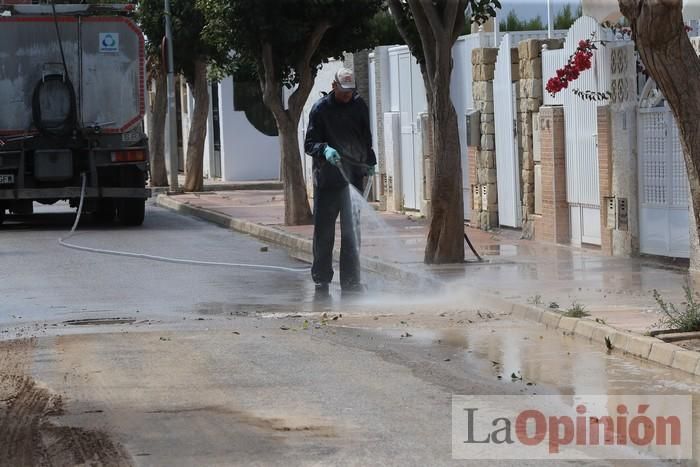 Limpian Los Alcázares tras las fuertes lluvias de los últimos días