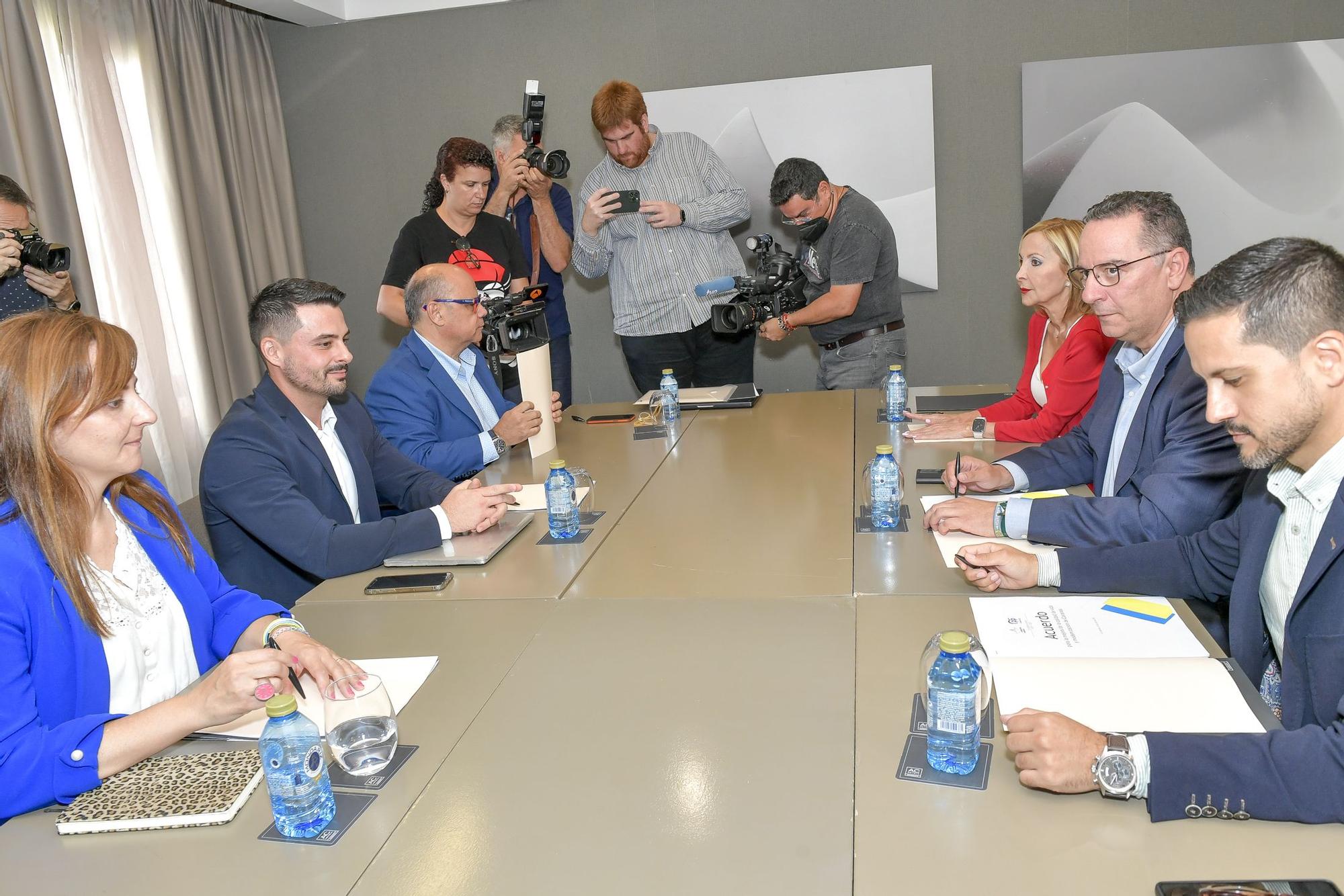 CC y PP acuerdan el pacto para gobernar Canarias