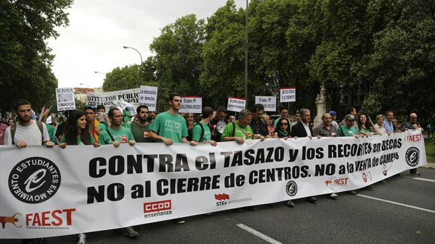 Las tasas universitarias bajarán casi a la mitad en tres años