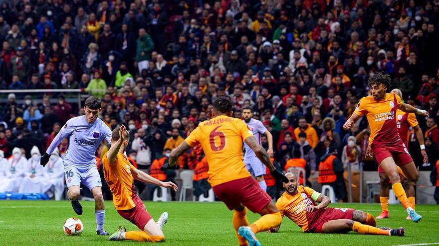 El Barça guanya el Galatasaray i passa com els grans d&#039;Europa (1-2)