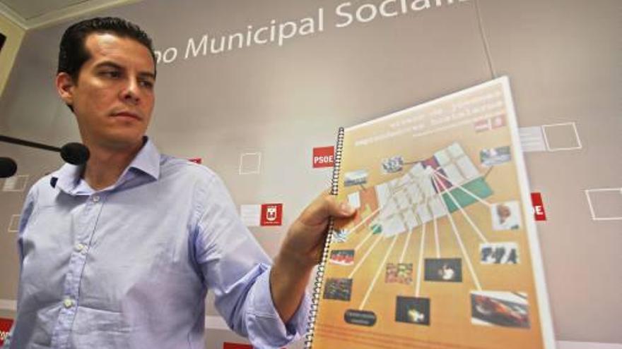 Alfaro muestra el proyecto socialista para el Mercado Central