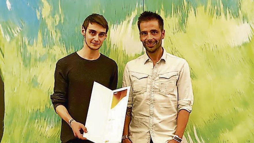 Israel García y Javier Garduño posan con el Laus de bronce 2018.