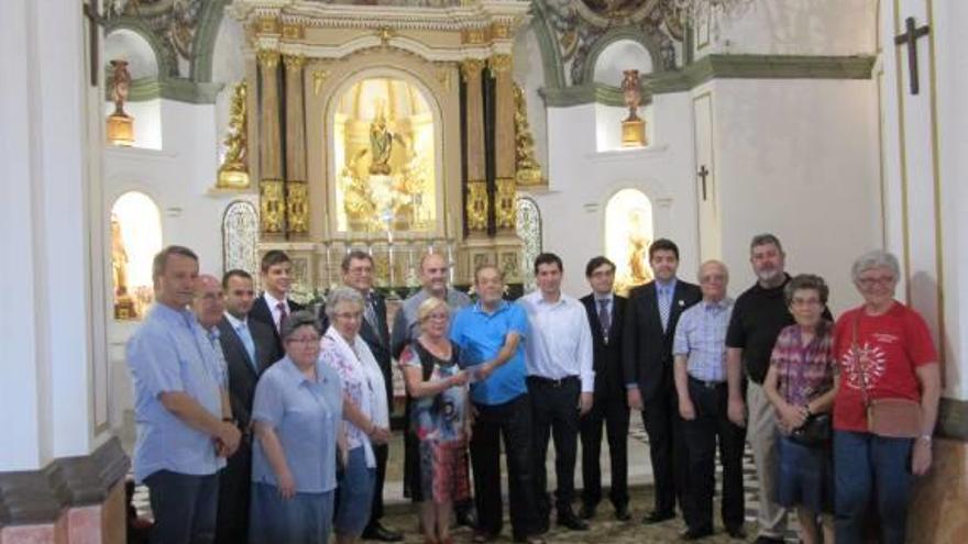 La Clavaria de Sant Roc dona  zumo a parroquias de Burjassot