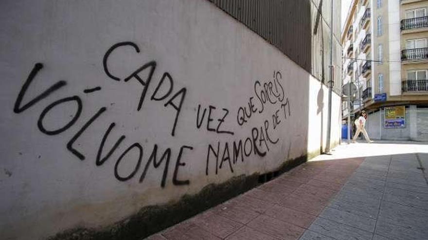 Frases de amor anónimas na parede - Faro de Vigo