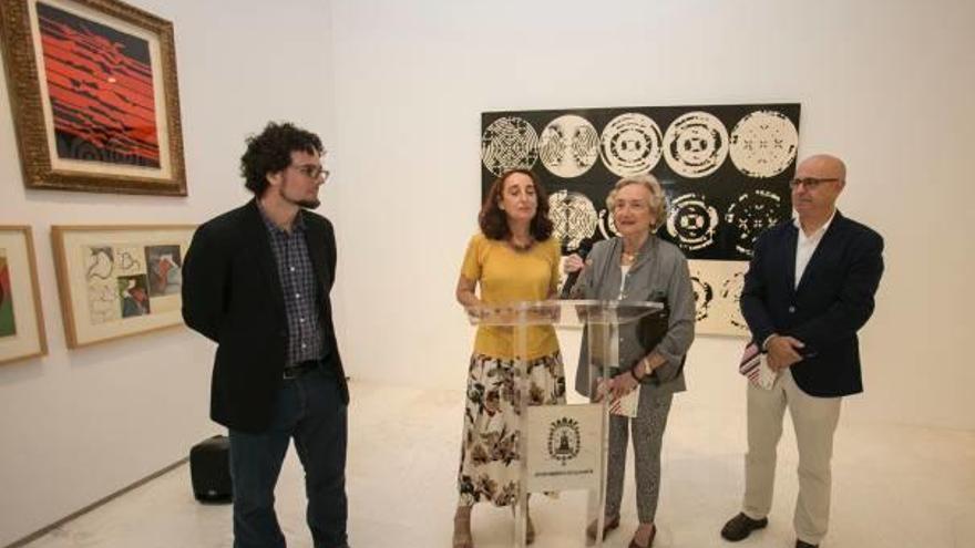 El edil Daniel Simón; Rosa Castells, del MACA; Pilar Citoler y el conservador del IACC Pablo Serrano, Fernando Sarría.