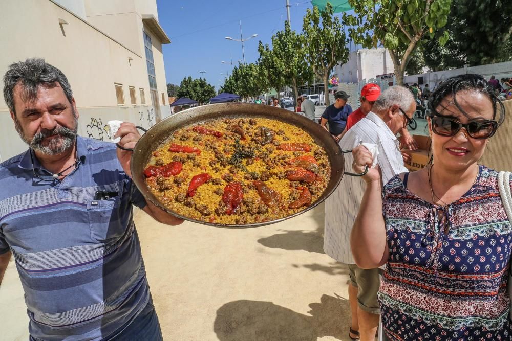 Los vecinos participan en el tercer concurso municipal de paellas