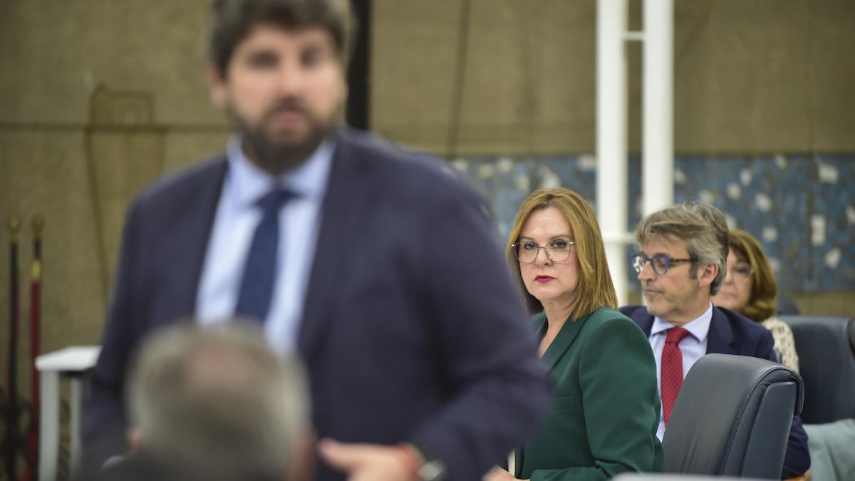 Isabel Franco, ayer, durante la sesión de control a Fernando López Miras.