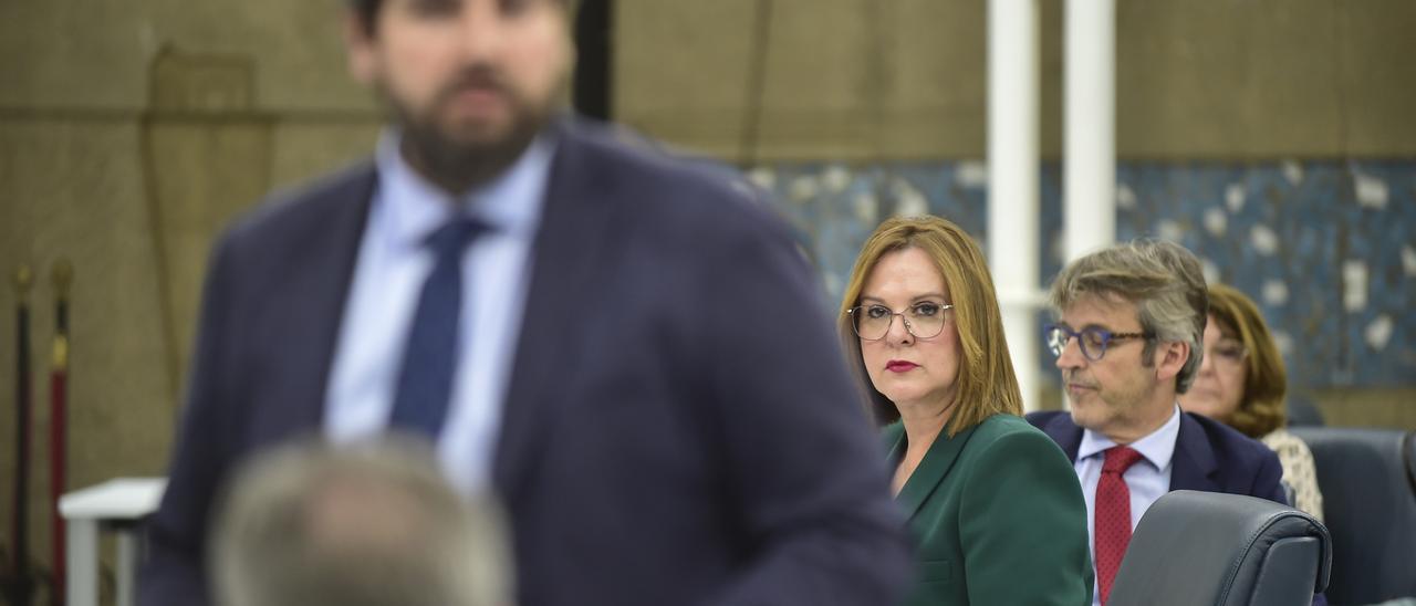 Isabel Franco, ayer, durante la sesión de control a Fernando López Miras.