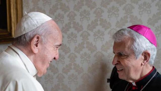 Quinteiro Fiuza, junto al Papa.