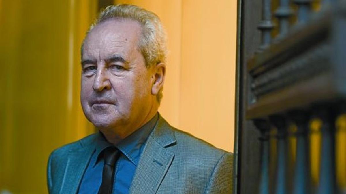 Constante 8John Banville afirma que la literatura le ocupa todo su tiempo y que escribe las 24 horas del día.