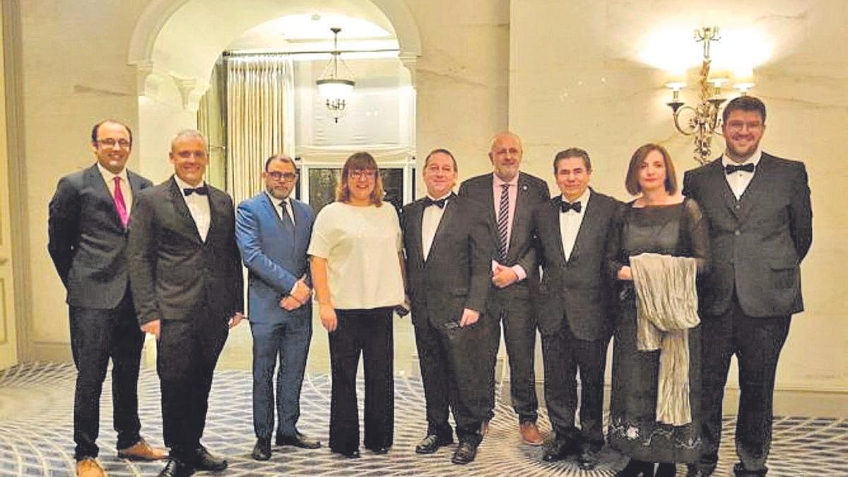 La imagen: Alzamora, Bonet, Busquets, Ensenyat y Apesteguia de promoción.