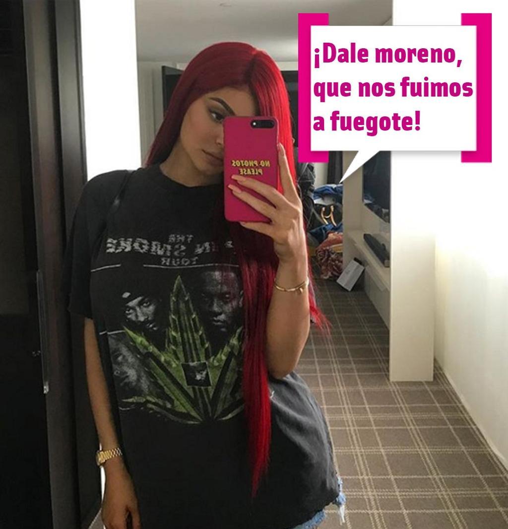 Kylie Jenner con el pelo rojo