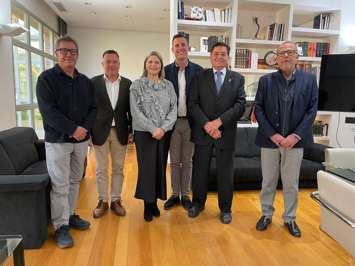Foto de familia de la reunión celebrada en València.