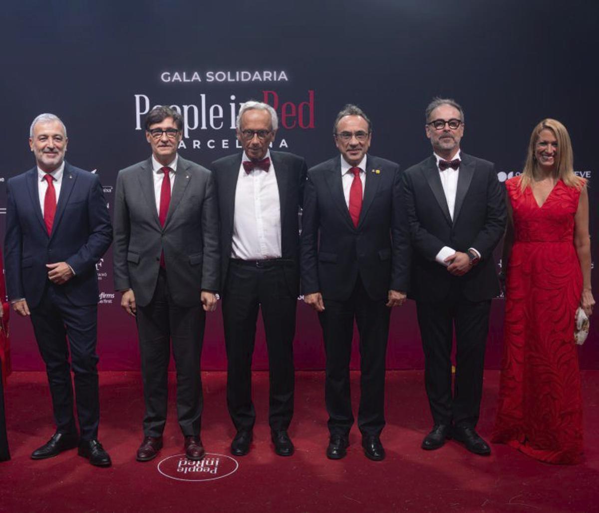 La People in Red converteix el MNAC en una gran catifa vermella solidària