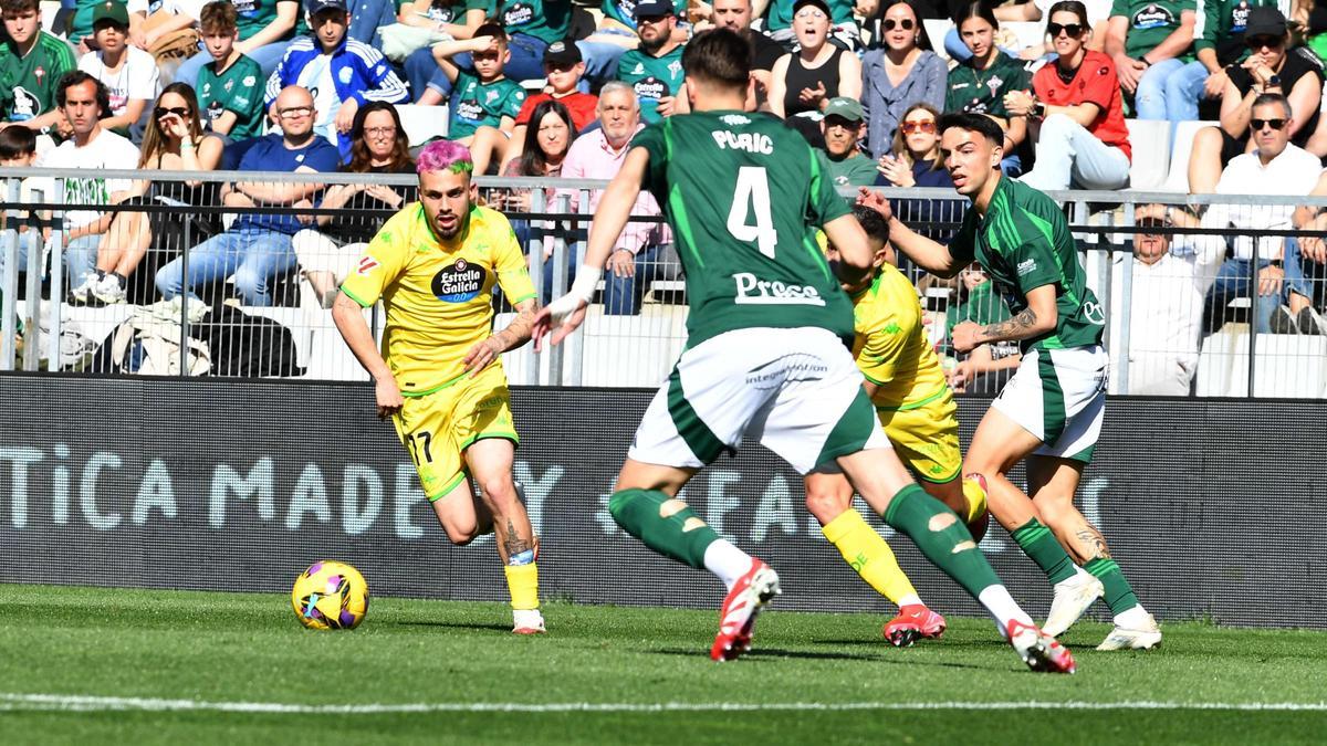 David Mella en el duelo ante el Racing de Ferrol