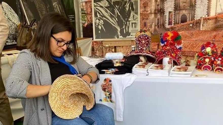 Cuatro generaciones cosiendo la Gorra de Montehermoso