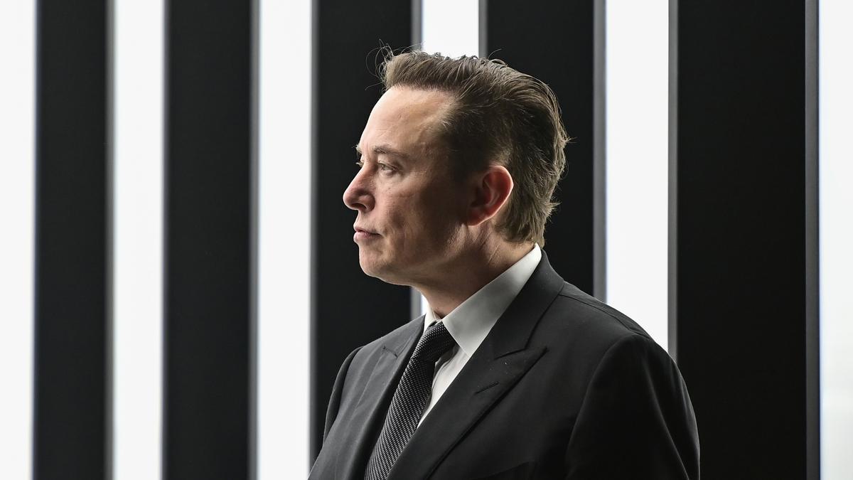 Archivo - FILED - 22 March 2022, Brandenburg, Gruenheide: Elon Musk, Tesla CEO, attends the opening of the Tesla factory Berlin Brandenburg. Photo: Patrick Pleul/dpa-Zentralbild POOL/dpa