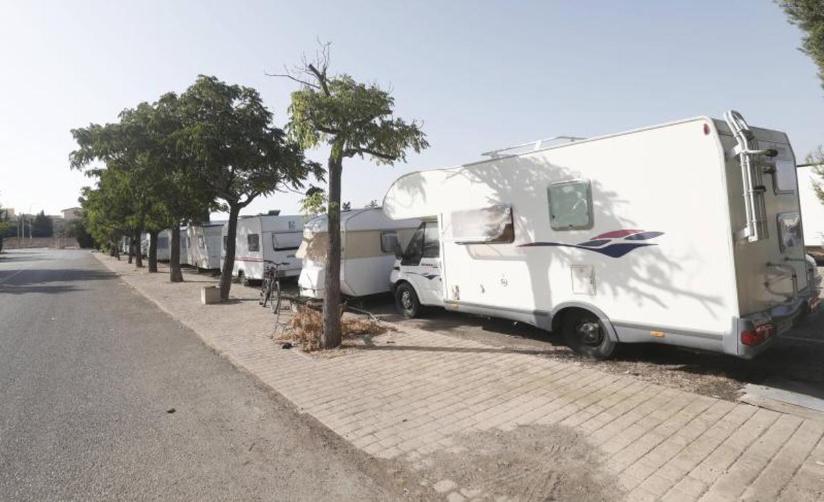 Cort quiere liberar plazas de aparcamiento para los usuarios.