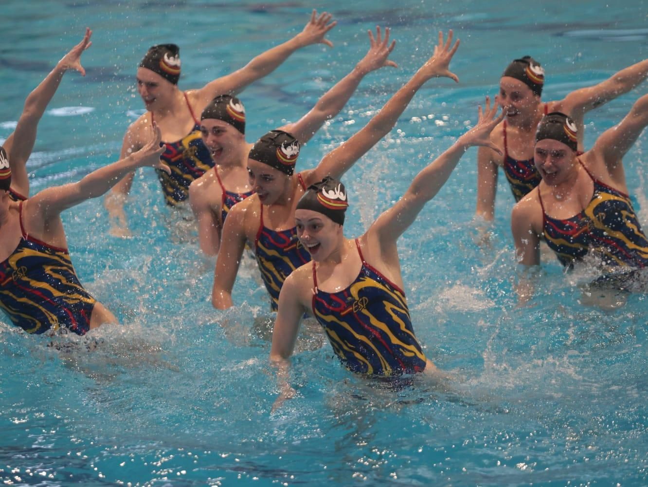 Exhibición solidaria por la dana del equipo español de natación artística