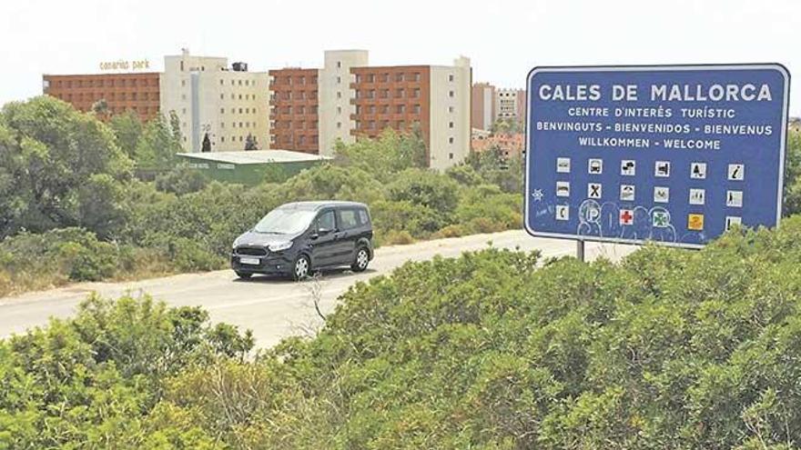 Entrada a Cales de Mallorca, principal núcleo turístico de Manacor por su número de plazas hoteleras.