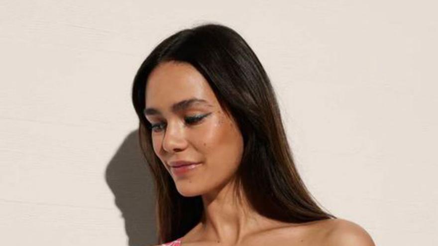 Sombras &amp; Pliegues | Descubre las tendencias en moda baño para mujeres este verano 2024