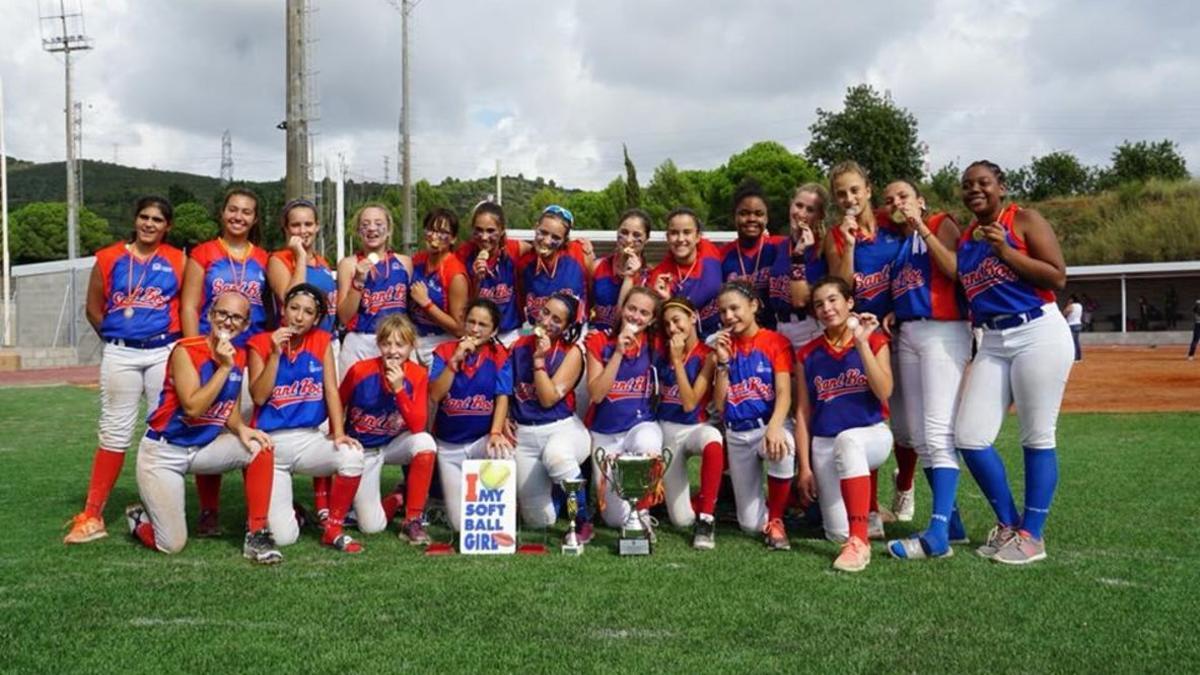 Equipo femenino sub16 del CBS Sant Boi en la final