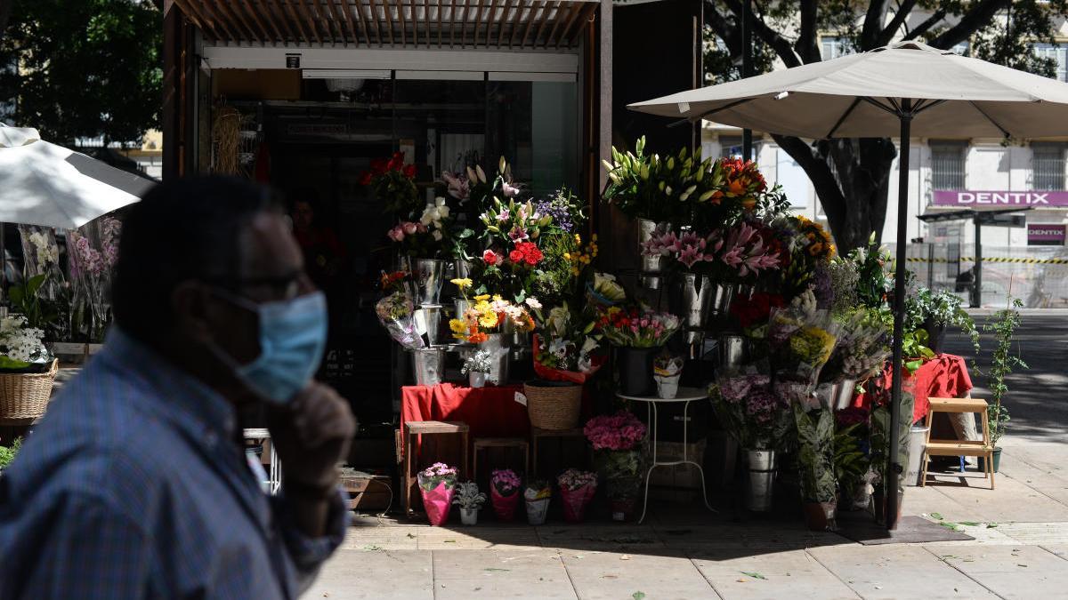 Una floristería de la Alameda este sábado.