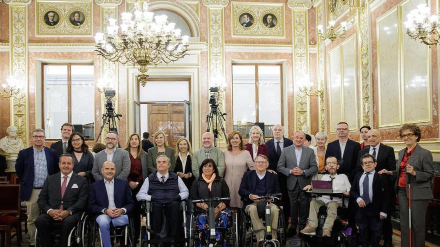 Echenique, Tremiño y Vañó, los tres exdiputados en silla de ruedas que bendicen la reforma de accesibilidad del Congreso