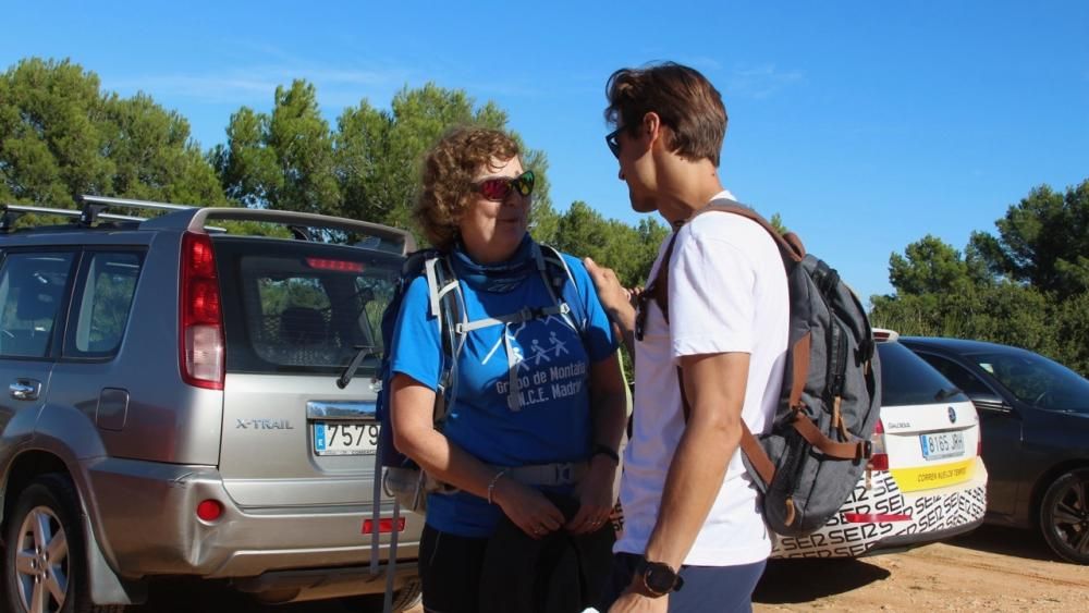 Una montañera ciega sube por primera vez al Montgó