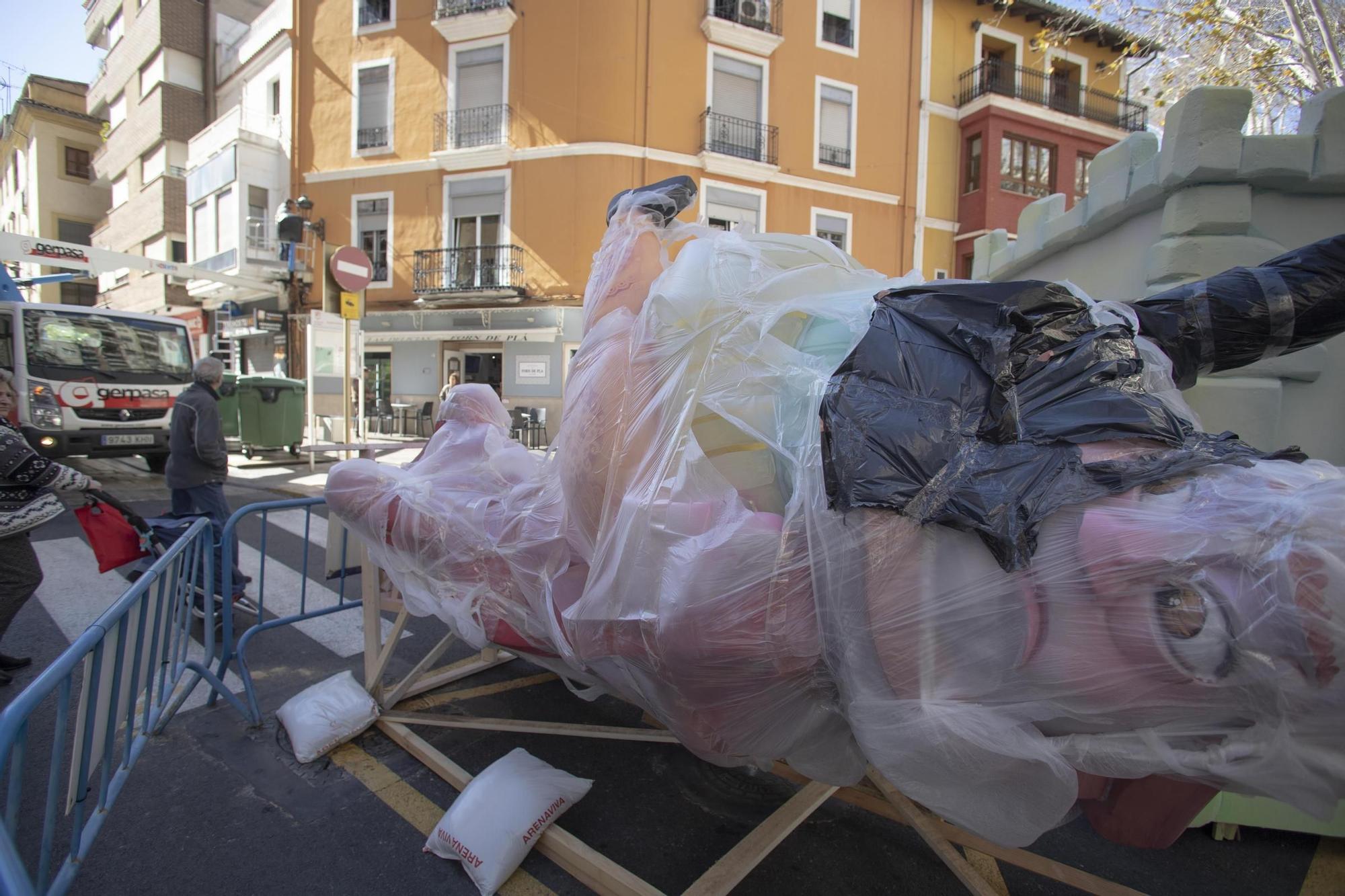 Los primeros montajes falleros ya se pueden ver en Xàtiva