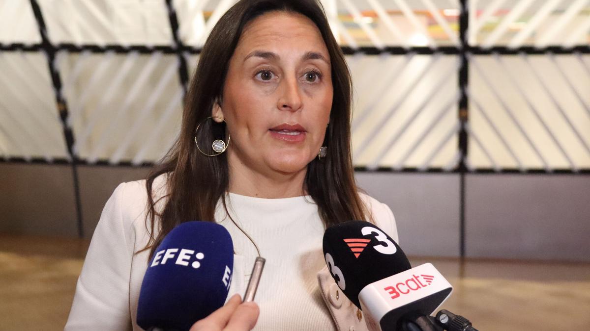 La consellera d'Educació, Esther Niubó, tras el encuentro en Bruselas.