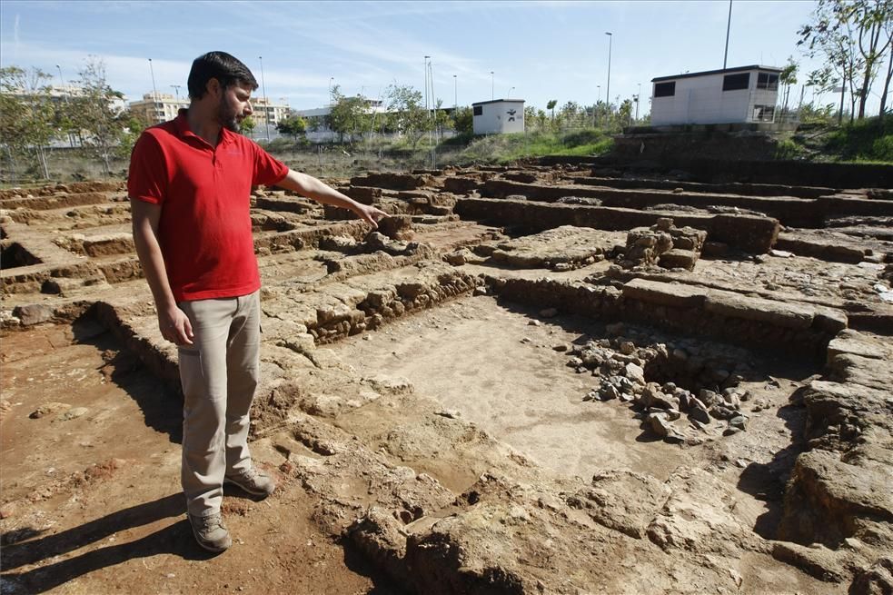 GALERÍA DE FOTOS / Excavación arqueológica en un arrabal califal en un solar del Zoco