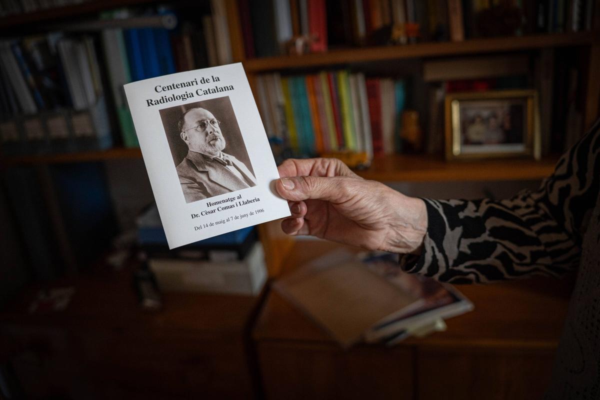 Imagen del folleto del Centenario de la Radiología Catalana, en homenaje al doctor y radiólogo César Comas i Llaberia.