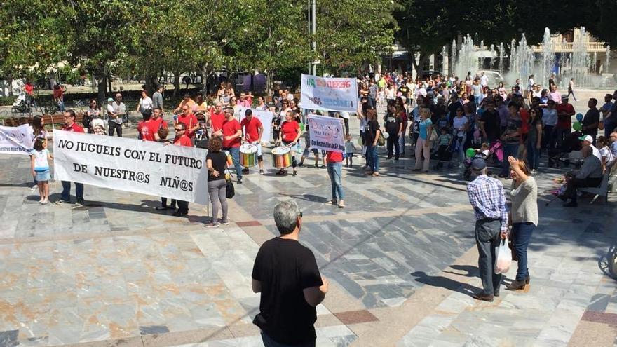 Instante de la concentración a su llegada a la Glorieta