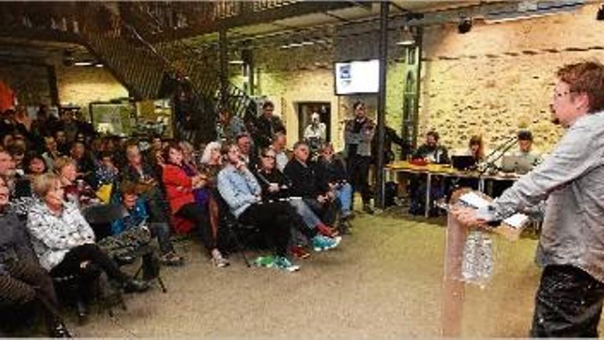 El candidat d&#039;En Comú Podem per Barcelona, Xavier Domènech, ahir al Centre Cívic de Santa Eugènia.