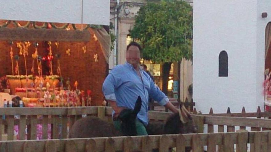 En libertad con cargos el responsable de la muerte del burro en el Belén de Lucena