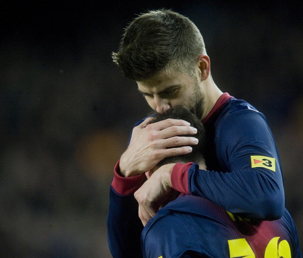  Partido de liga entre el FC Barcelona y el Rayo Vallecano, Piqué felicita a Messi tras su segundo gol.