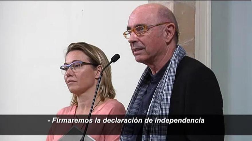 Los diputados independentistas firman un documento que proclama el estado independiente catalán