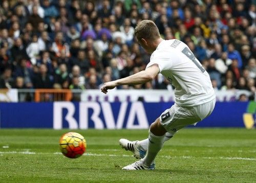 Real Madrid's Toni Kroos scores a goal