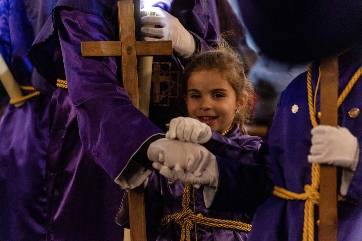 El frío no desluce las procesiones del Martes Santo en Alicante