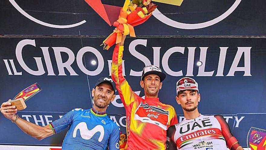 Alejandro Valverde, a la izquierda, en el podio. | EUROPA PRESS