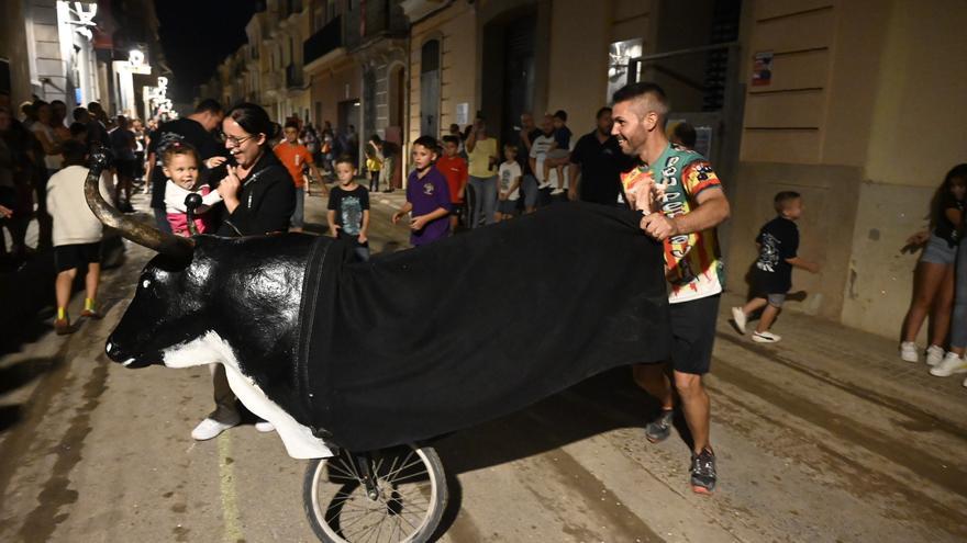 Fotos de los toros, la merienda de los mayores y el encierro infantil del miércoles de fiestas en Almassora