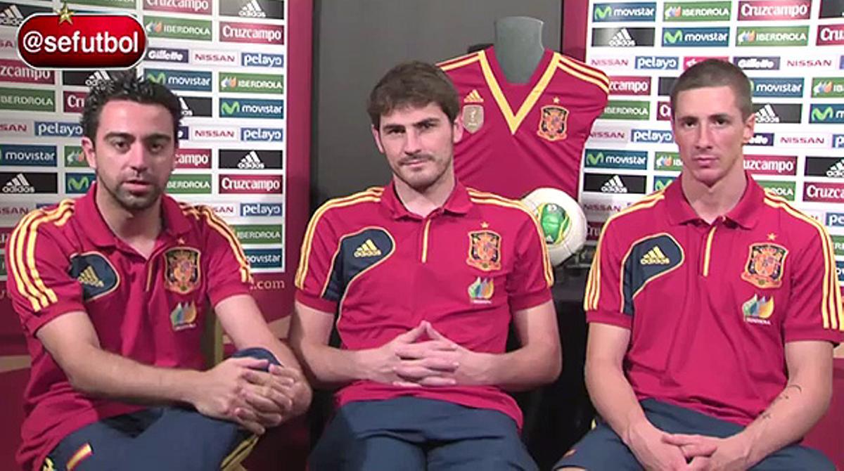 Xavi, Casillas, Torres i Del Bosque animen la selecció sub-21 abans de la final de l’Europeu.