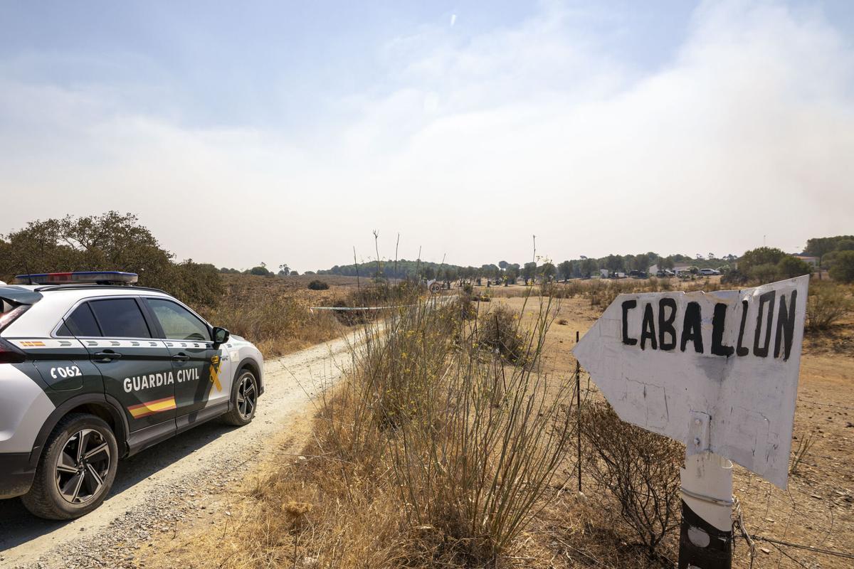 La Guardia Civil ha desalojado la pedaníá de CAballón (Niebla). La Guardia Civil ha desalojado la pedaníá de CAballón (Niebla).