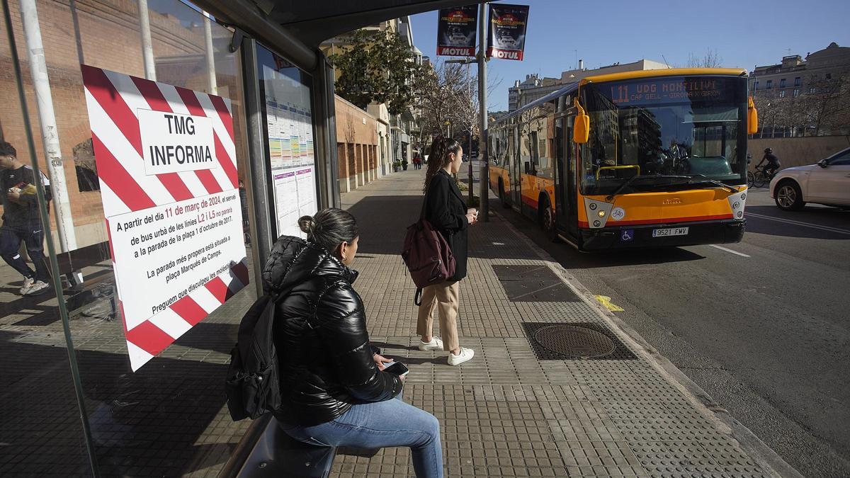 La parada, amb l’anunci de TMG, de l’anul·lació per les línies 2 i 5 a partir de l’11 de març.