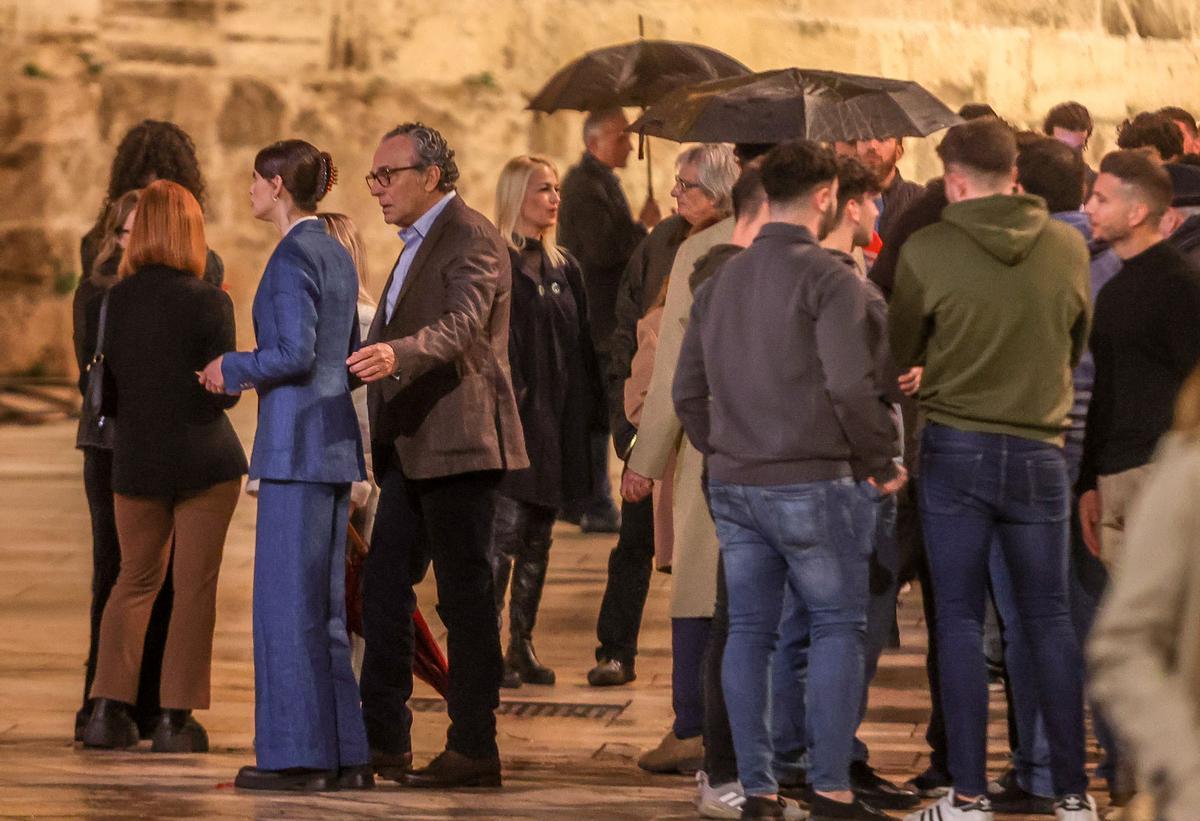 Rodaje de una secuencia de 'La chica de nieve 2' junto a la Catedral de Málaga.