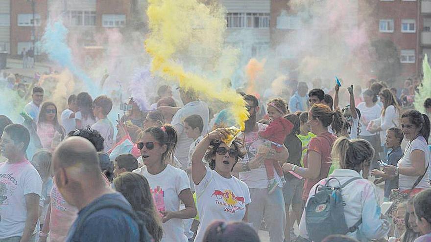 Participantes de la &quot;FOLIXA D ELOS COLRES&quot; Holy Party en una edición anterior