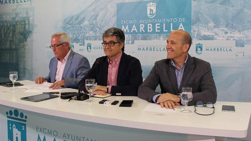 Rafael Piña, Javier Porcuna y Manuel Osorio durante la rueda de prensa, en Marbella.