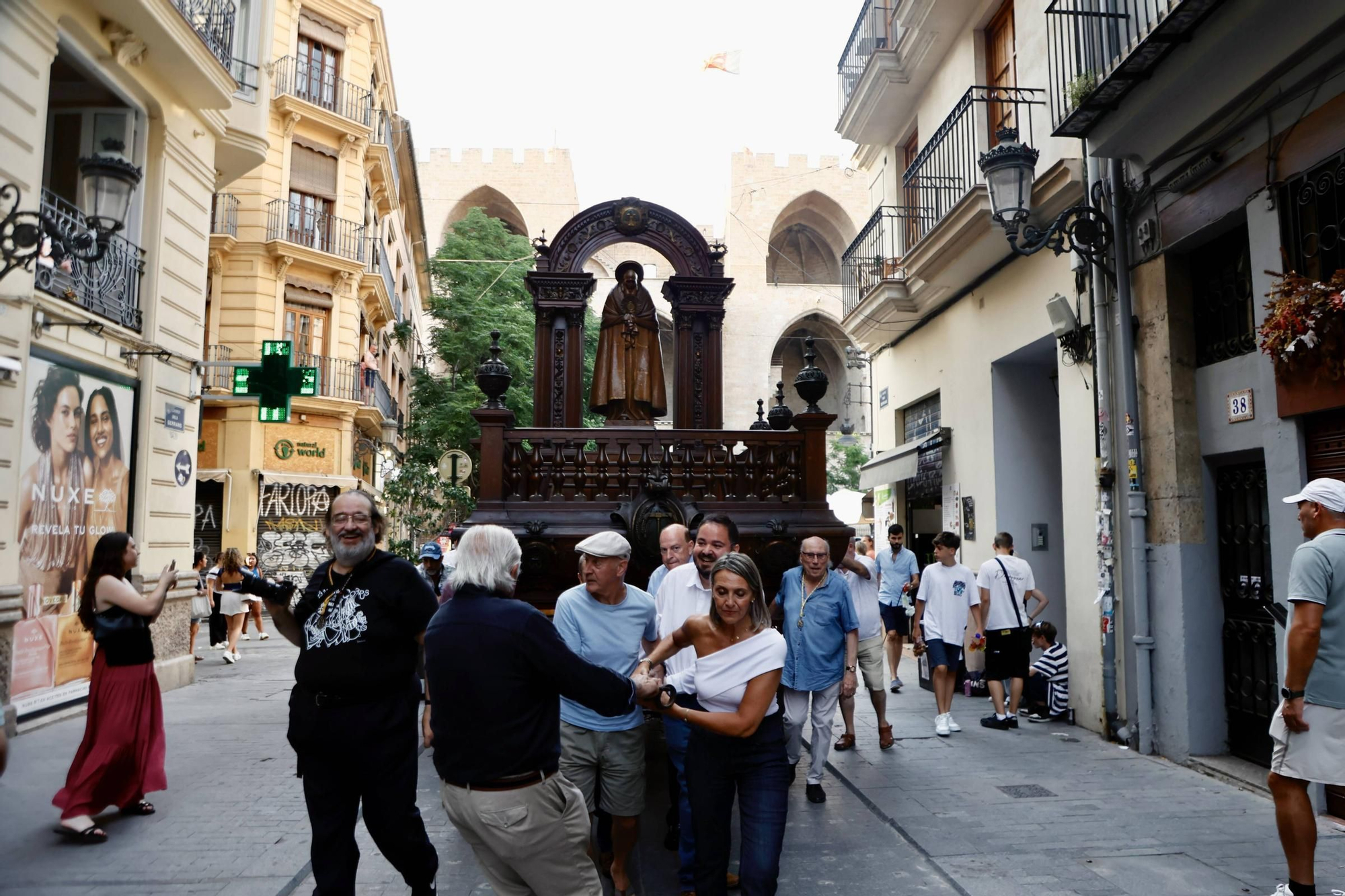 El Corpus recorre las calles de València en el Traslado